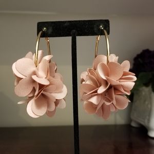 Flower hoop earrings